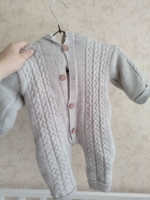 Продам вещи , кепки костюмы