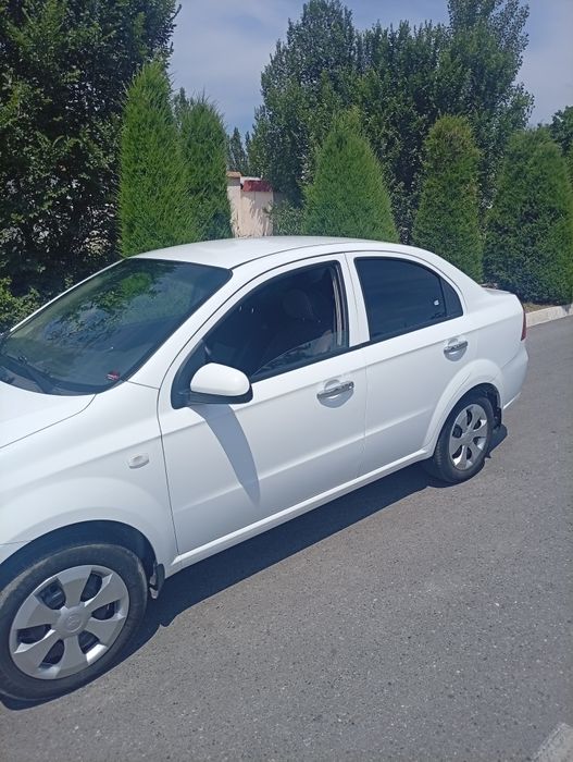 Нексия 3 сотилади
