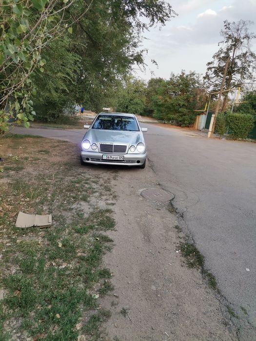 Мерседес 210 до рестайлинг