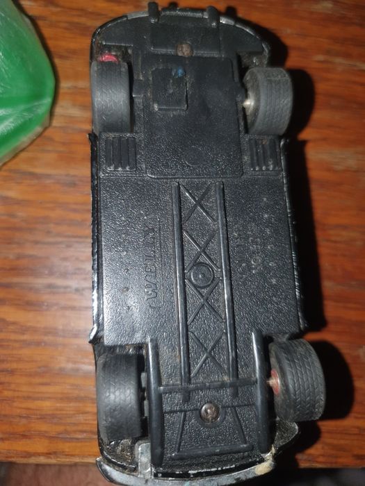 Vind masinute, doua tractoare și camaro 2010