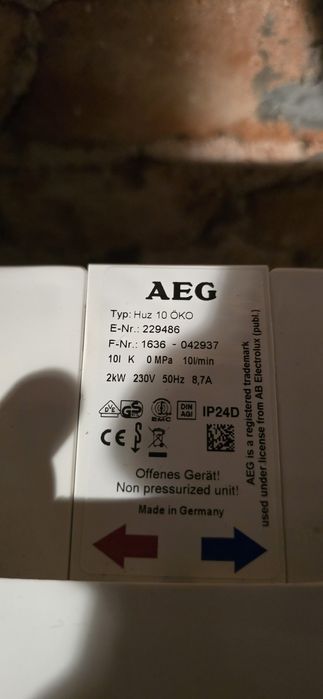 Бойлер 10литра AEG за под мивка