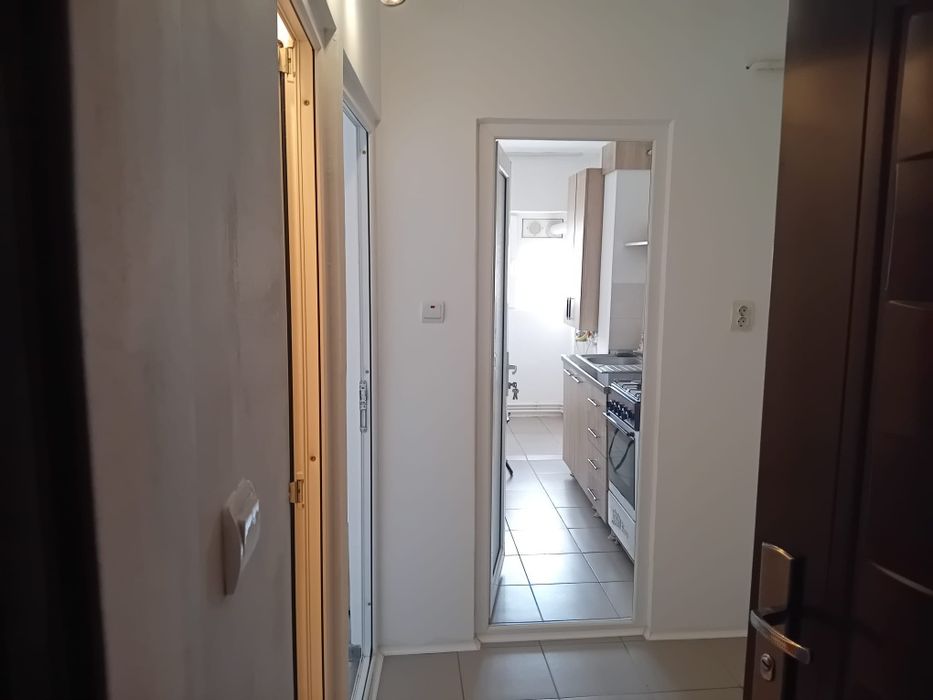 Închiriez garsoniera