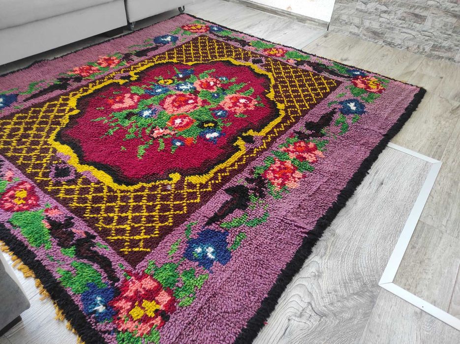 Автентичен ръчно тъкан вълнен килим 185x175 см – традиционни мотиви
