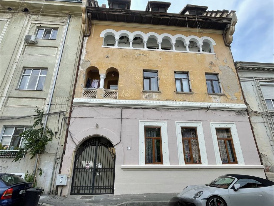 Apartament in vila interbelica 5 camere parter
