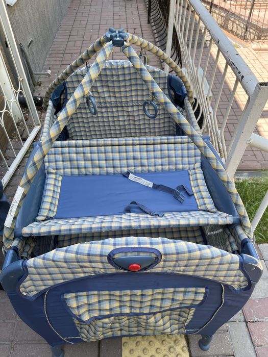 Продаю складной манеж для ребенка