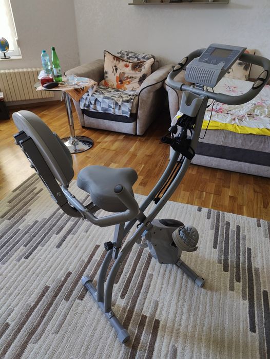 HOMCOM Bicicletă fitness pliabilă 8 niveluri de rezistență magnetică spătar șa reglabilă mânere ergonomice negru argintiu