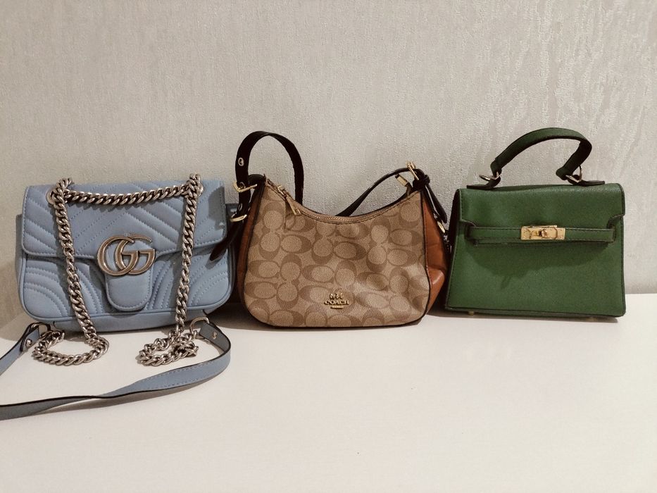 Сумки трёх разных цветов