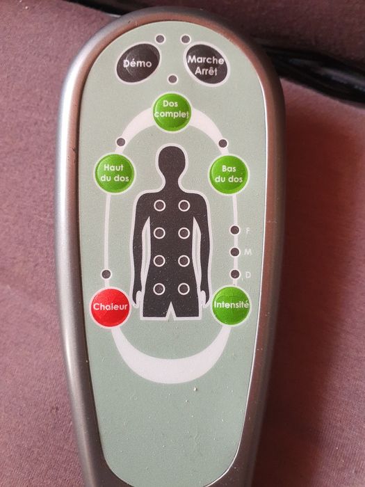 Vand aparat de masaj cu incalzire pret 11500 lei