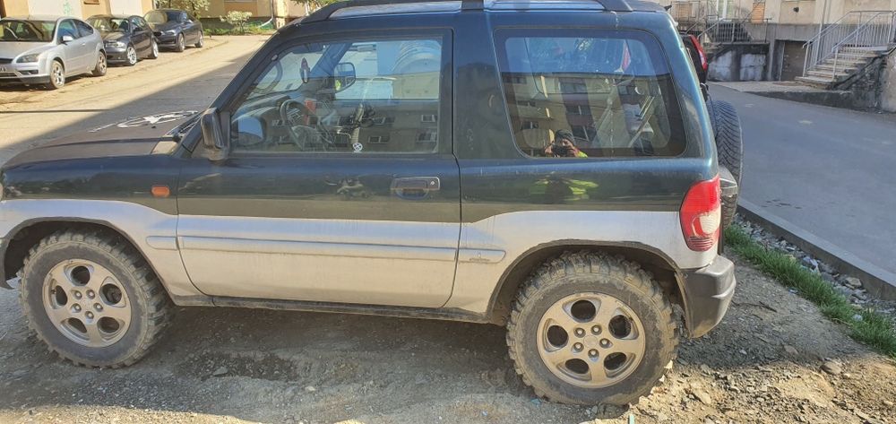 Vând mitsubishi pinin