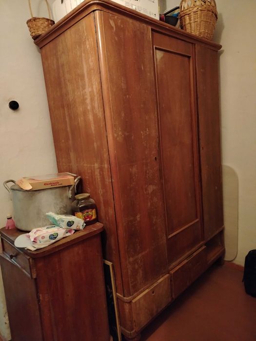 Продам  шкаф деревянный