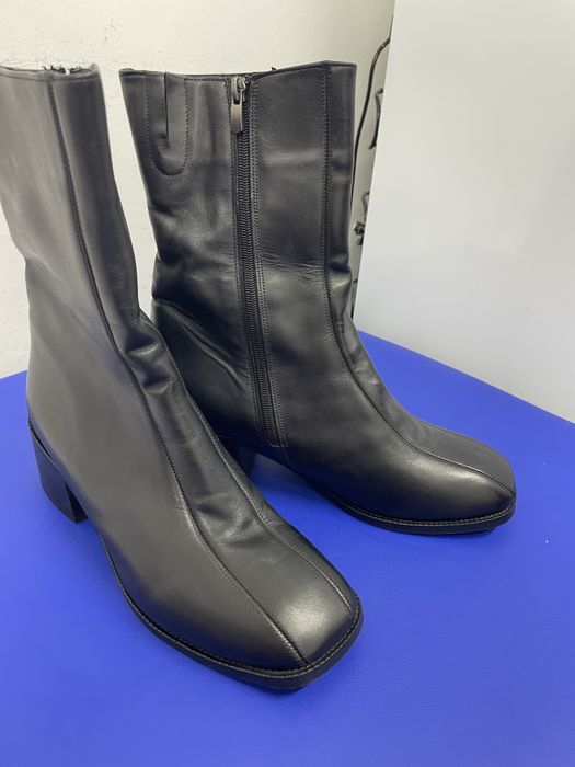 Әйелдер етігі сатылады