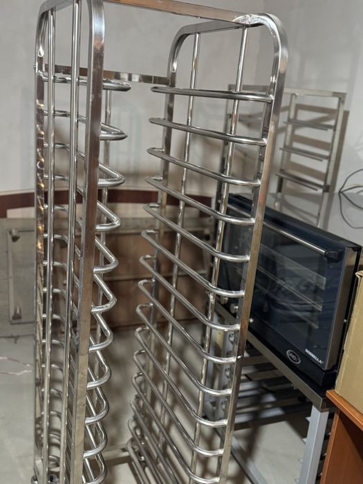 Продаются стеллажи(шпильки) новые