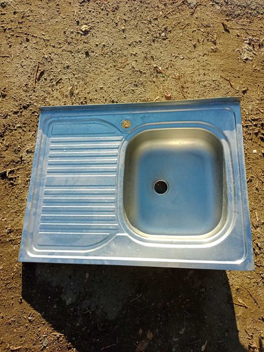 Продам раковины металлические в хорошем состоянии