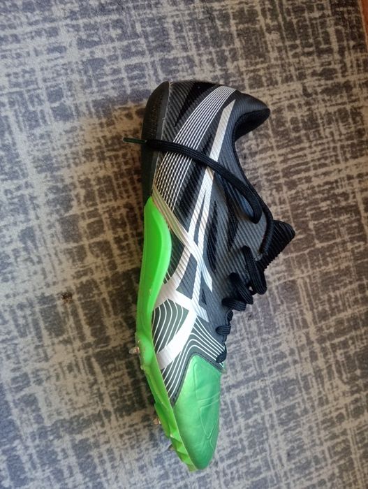 Vând cuie pentru atletism