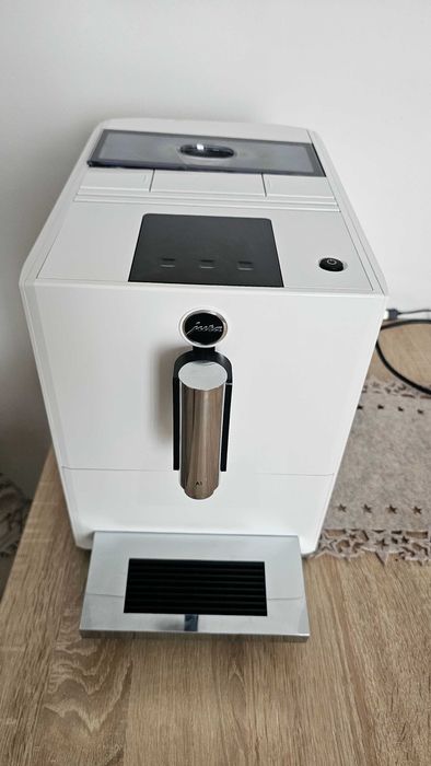 Espressor automat Jura A1 White – ca nou, folosit de max. 10 ori