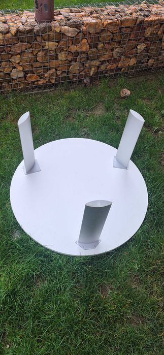 3 броя маси - дърво с метални крака