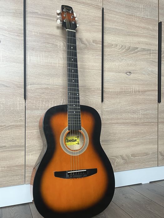 Акустическая гитара