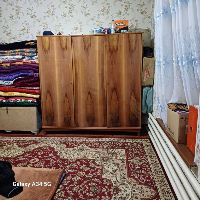 Центрда. Уй сотаман 6 хона 4 сотих расм озиники .брусчаткали