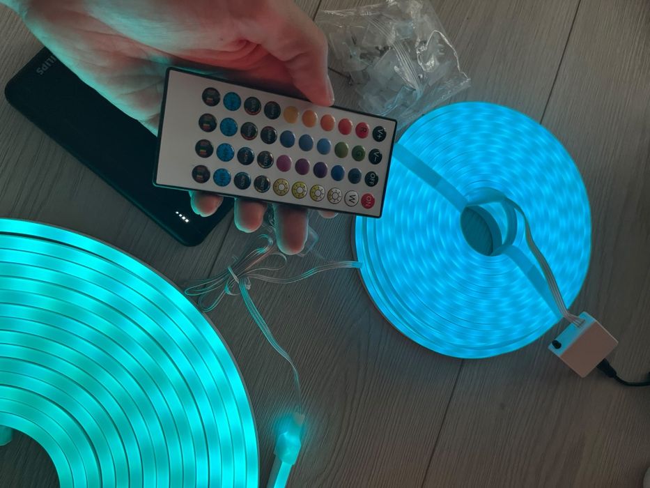 Banda led smart bluetooth rgb 10 m cu priza si telecomanda waterproof