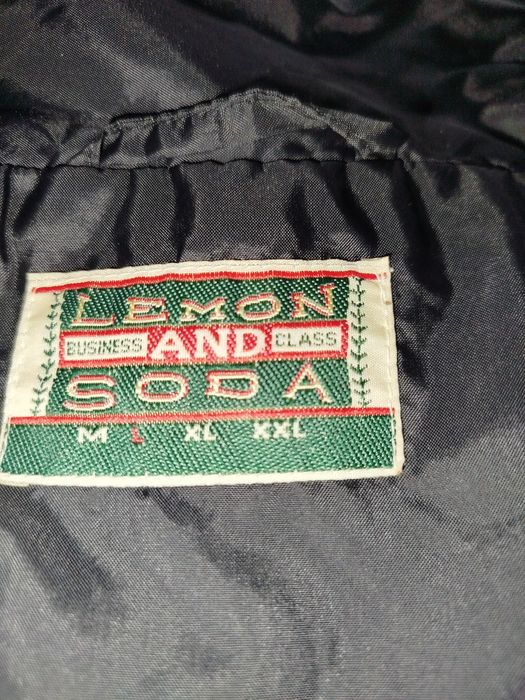 Продавам дрехи. ..