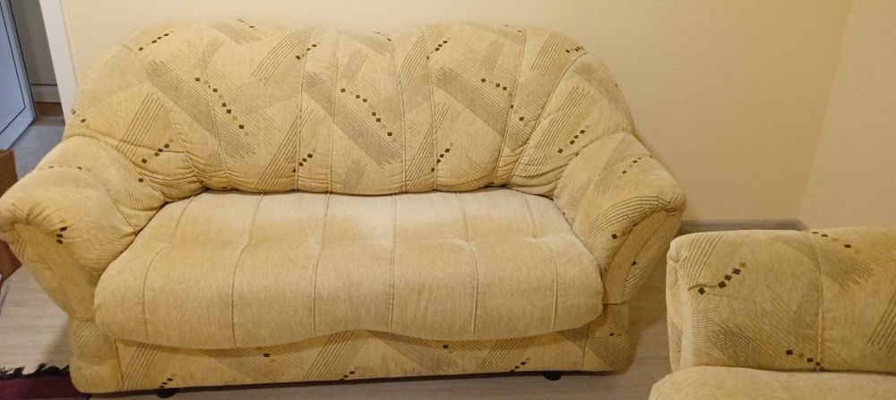 Холна гарнитура , разтегателен диван, двойно канапе и две табуретки