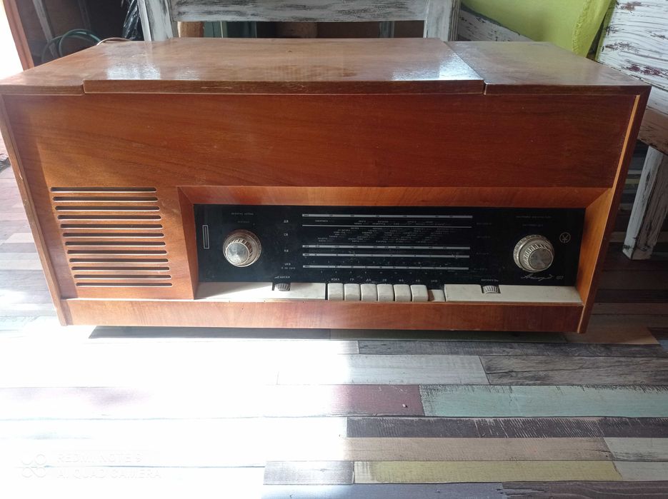 Ретро радио с грамофон Акорд 102