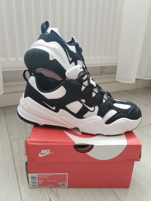 Adidasi Nike Tech