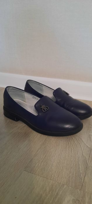 Продам туфли школьные