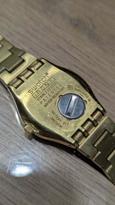Продам оригинальные часы SWATCH вместе с прямоугольными