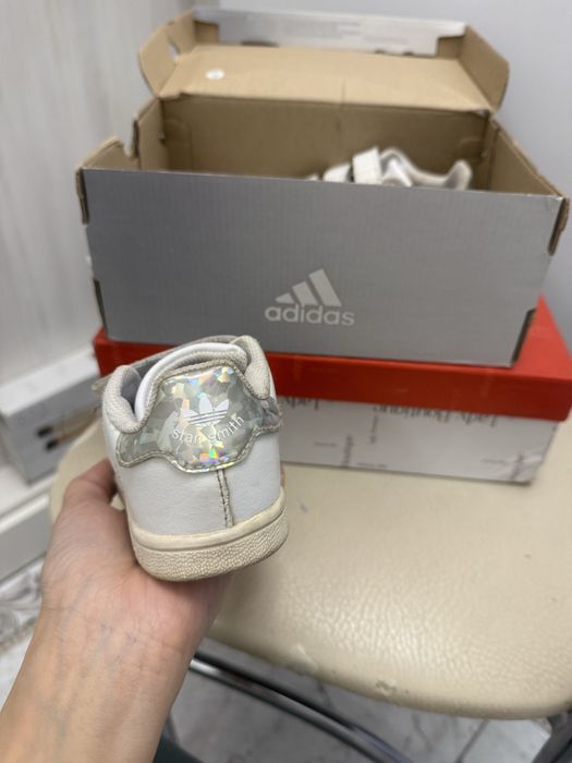Кроссовки от адидас