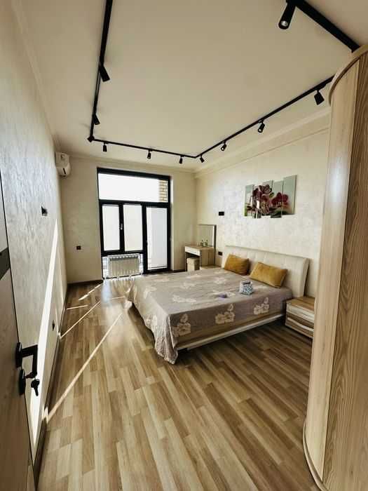 у.Шота Руставели, НОВОСТРОЙКА  3/10/12  73 м²