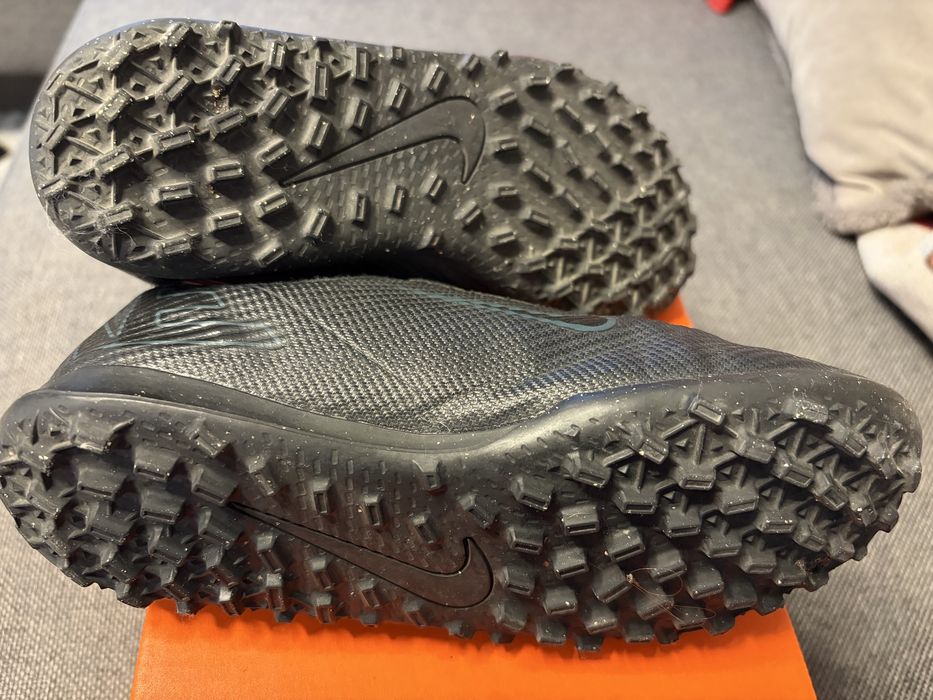 Футболни обувки стоножки