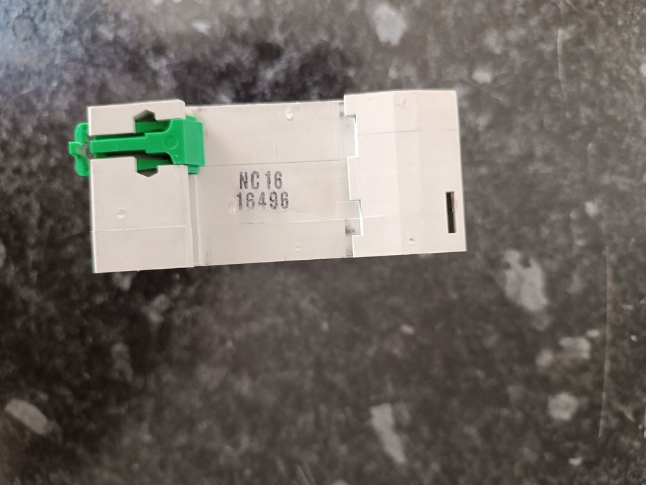 Дифференциальный автомат Schneider Electric C 16 30 мА класс AC