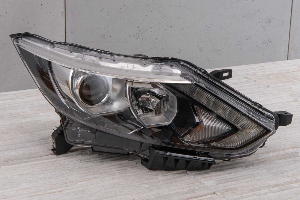 Комплект Фарове за NISSAN QASHQAI II J11 2014 - 2017 година