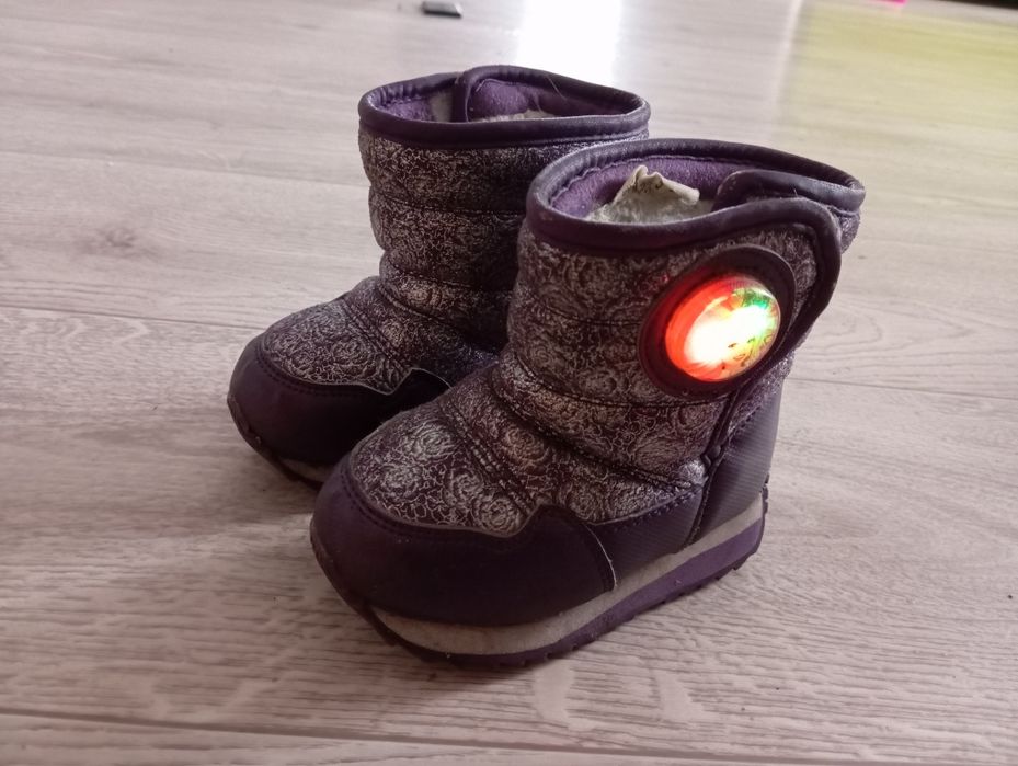 Продам комбинезон и сапожки зима