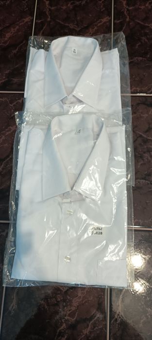 Две мъжки ризи с дълъг ръкав