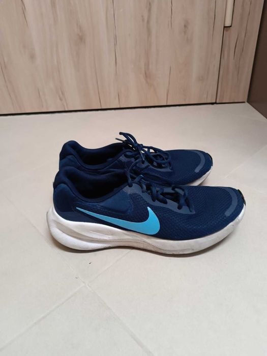 Nike обувки сини.