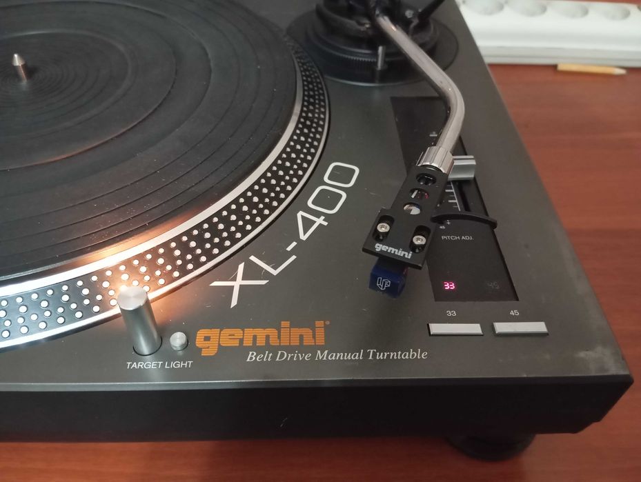 Продам проигрыватель винил дисков GEMINI.