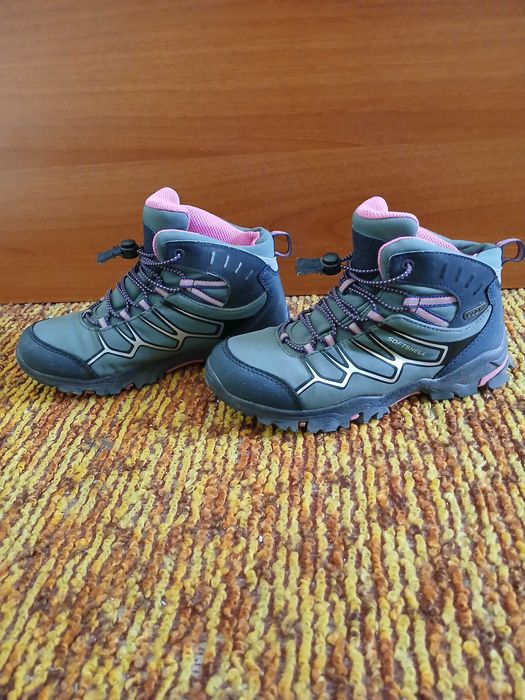 Удобни и запазени обувки