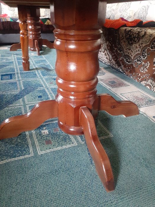 Продам стол для гостиной