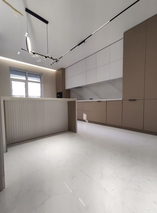 Мебель на заказ Кухонный гарнитур стиле Хай-тэк  Шкафы-купе спальный