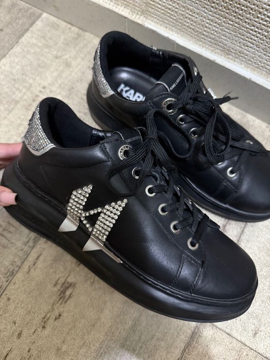 Продавам  нови обувки Karl Lagerfeld!