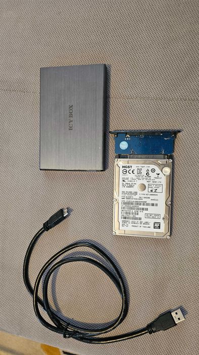 Vand HDD HGST (Hitachi) 1Tb + IcyBox (se poate conecta prin USB)