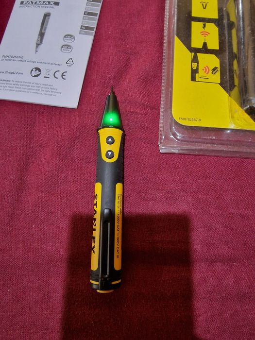 Detector tensiune si metale