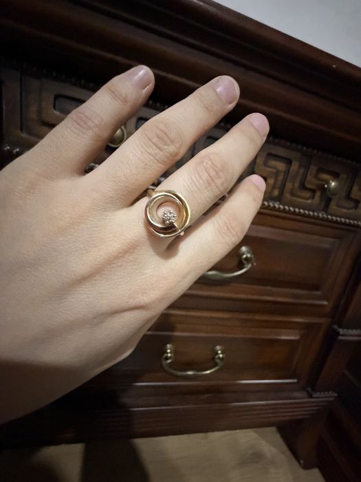 Продам золотое кольцо