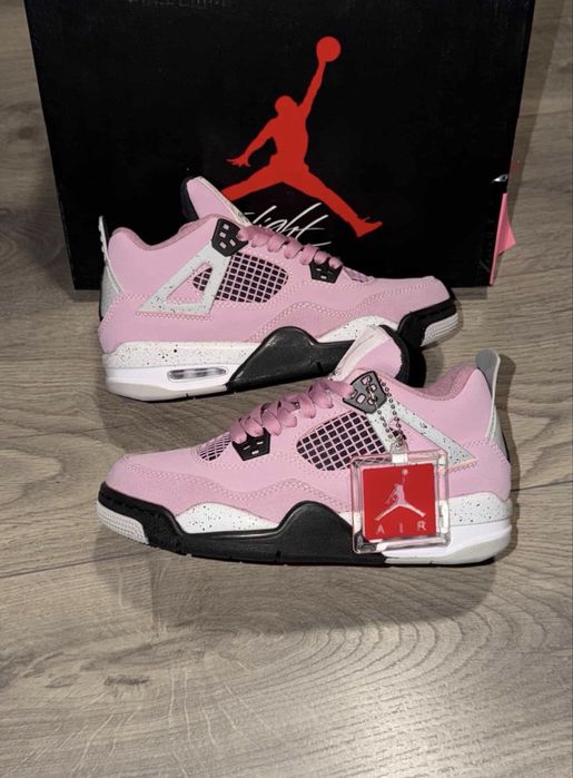 Jordan 4 pink, noi