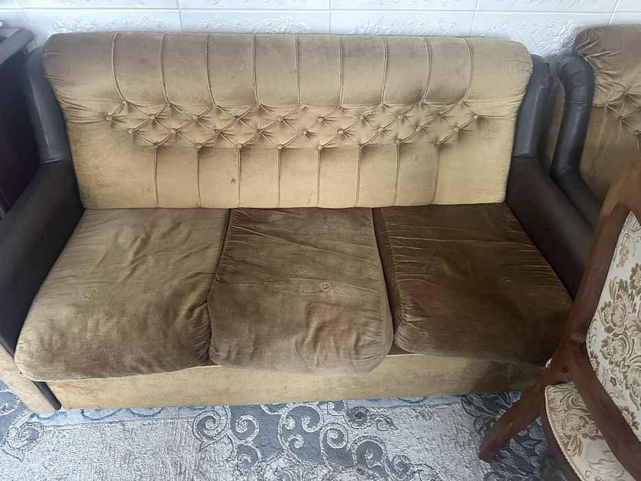 2 кресла и диван в нормальном состоянии