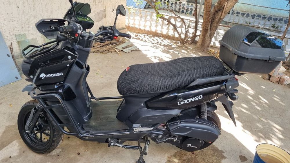 Skuter, benzinda harakatlanadigan avtomat karopka skuter sotiladi