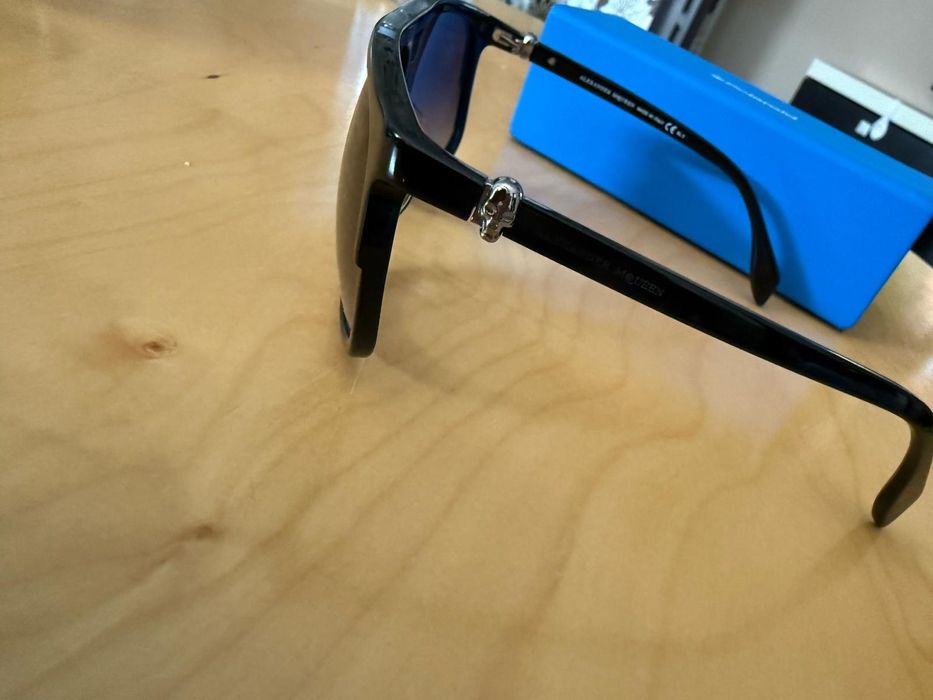 Vând ochelari de soare Alexander Mqueen AMQ4243/F/S