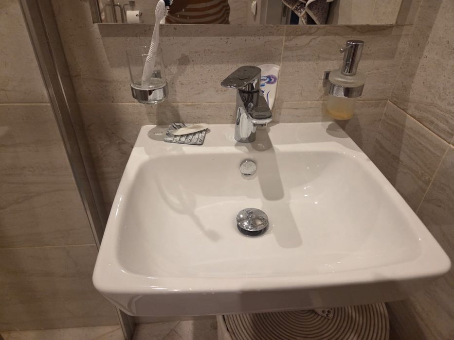 Продам подокнник, раковины